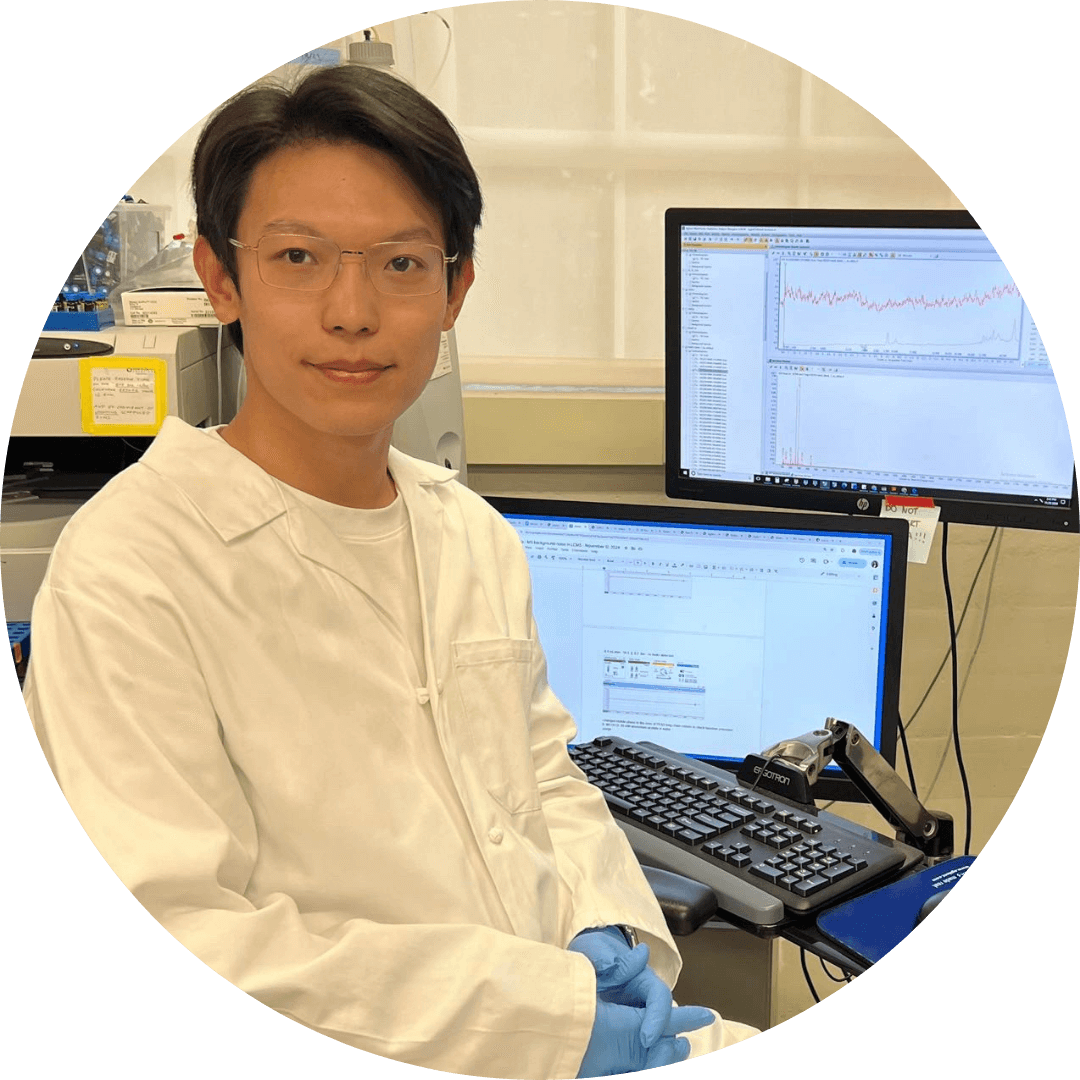 Hang Wu in lab